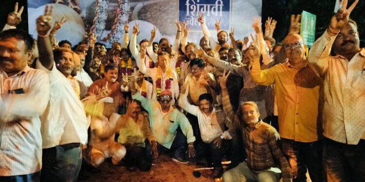 सोलापूर झेडपीत शिट्टीच्या आवाजाने कपबशी फुटली ! परिवर्तनाचा बार उडालाच नाही