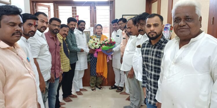 सोलापूरच्या मराठा धनगर समाजाने का मानले खासदार प्रणिती शिंदेंचे आभार