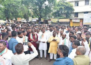 “कोण म्हणतंय देत नाही, घेतल्या शिवाय राहत नाही” ! बाबा करगुळे यांचे शक्ती प्रदर्शनाने उमेदवारी मागणी