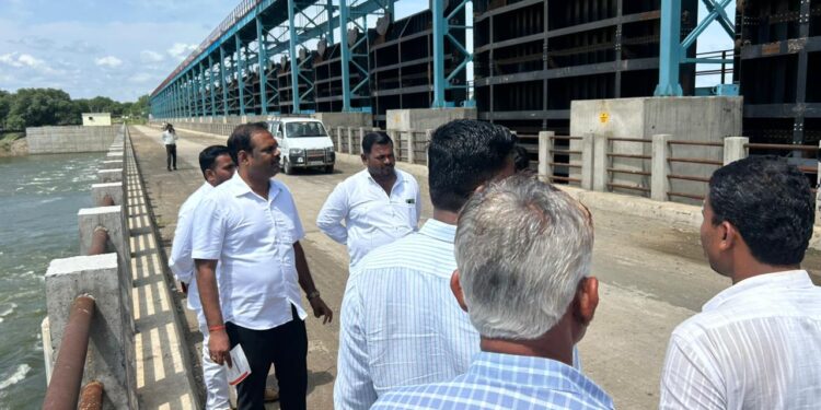 दक्षिण सोलापूरमध्ये सोमेश वैद्य यांनी घातले शेतकऱ्यांच्या प्रश्नात लक्ष ; मोर्चेबांधणी जोरात