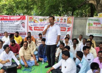 आदिवासी कोळी समाजाच्या प्रश्नी मंत्रालयात पाठपुरावा करेन ; ऍड. सोमनाथ वैद्य यांची ग्वाही, आंदोलनकर्त्यांच्या भोजनाचीही केली व्यवस्था