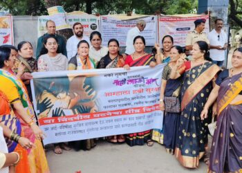 मुख्यमंत्री “नको तुमची लाडकी बहीण योजना, आम्हाला हवी सुरक्षा” ; राष्ट्रवादी महिला आघाडीचे आंदोलन