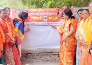 “एक सही महिलेच्या संरक्षणासाठी” शिवसेना महिला आघाडीने घेतली स्वाक्षरी मोहीम ; या कायद्याची अंमलबजावणी करा