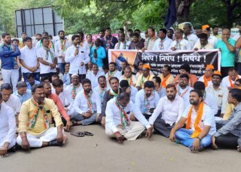 प्रणिती शिंदे कडाडल्या ! ‘हे वरून शोबाज आतून पोकळ सरकार’ ; छत्रपतींचा पुतळा कोसळल्याचा सोलापुरात निषेध