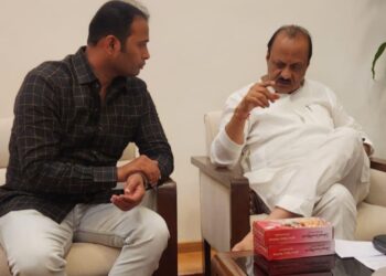 सोलापुरातील हा युवा नेता बनतोय अजित पवारांच्या गळ्यातील ताईत