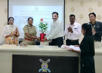 विद्यार्थीनींनों, तुमच्यासोबत चुकीचे घडल्यास लगेच पालक आणि शिक्षकांना सांगा ; पीआय संगीता पाटील यांचा सल्ला