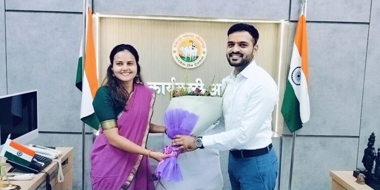 सिद्धरामेश्र्वरांचे आशीर्वाद घेत झेडपी सीईओ कुलदीप जंगम झाले जॉईन