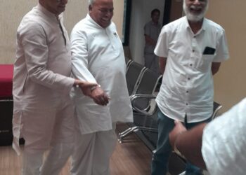 ‘शहर मध्य’ मिळण्यासाठी मास्तर आग्रही ; काँग्रेस पक्षाचे नेते बाळासाहेब थोरातांच्या बैठकीत काय घडले