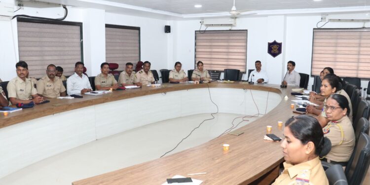 सोलापुरात ‘पोलीस काका व पोलीस दिदी’ काय आहे हा अभिनव उपक्रम