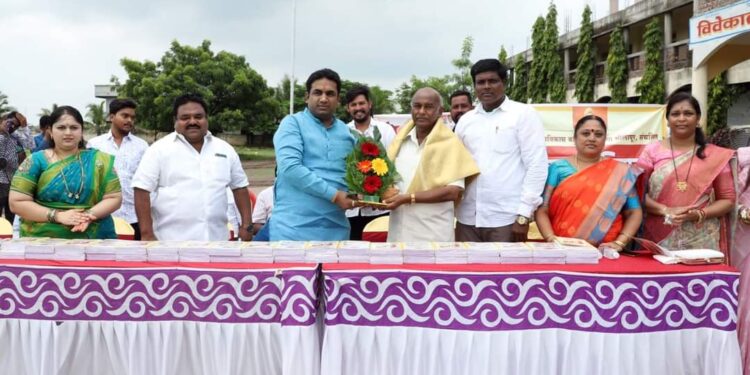 देवेंद्र कोठे यांच्या रूपाने सोलापूरला मिळाले विकासाचे नेतृत्व : पेंटप्पा गड्डम यांचे गौरवोद्गार