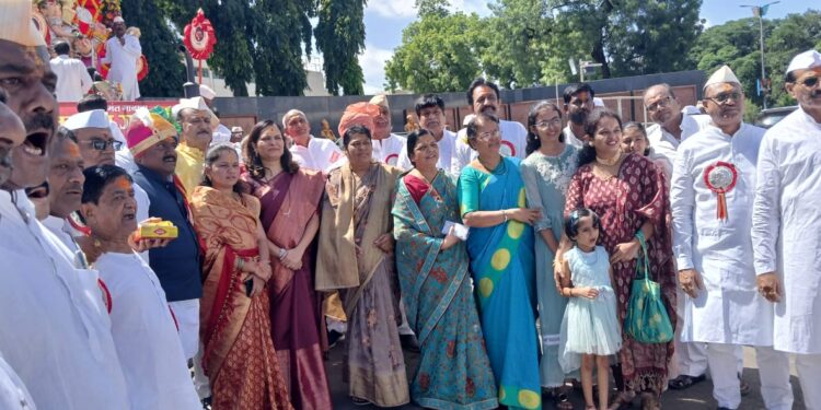 भव्य लेझीम मिरवणुकीने श्रीमंत मानाचा कसबा गणपतीची प्रतिष्ठापना