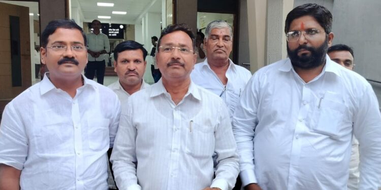 सोलापुरातील हे कॉन्ट्रॅक्टर करणार काम बंद आंदोलन ; केंद्राच्या महत्वाच्या योजनेचे काम थांबणार