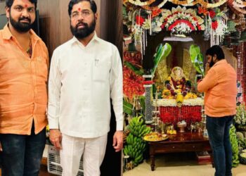 मुख्यमंत्र्यांच्या निवासस्थानी बाप्पांचे दर्शन घेत ‘शहर मध्य’वर चर्चा ; जिल्हाप्रमुख मनीष काळजे यांची फिल्डींग