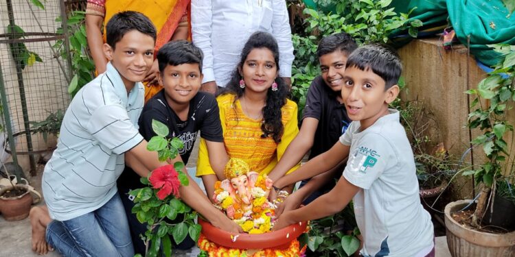 सोलापुरात गोटे परिवाराचे पर्यावरण पूरक गणपतीचे विसर्जन ; पहा सर्व फोटो…