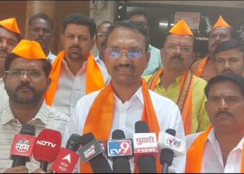 सोलापुरात मुख्यमंत्र्यांना पाय ठेवू देणार नाही ; मराठा समाजाने का दिला इशारा