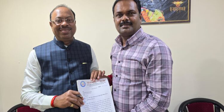 दक्षिणचे इच्छुक सोमनाथ वैद्य यांनी घेतली चंद्रशेखर बावनकुळे यांची भेट ; वैद्य झाले भाजपचे सक्रिय सदस्य