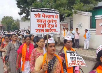 सोलापुरात शिक्षकांनी दिले सरकारला टेन्शन ; शिक्षकांचा विराट मोर्चा