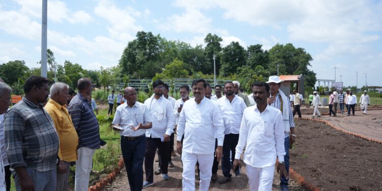 सोलापूरकरांनों वन डे ट्रीप करायची का ! मग चला होटगीच्या साई मंदिर पर्यटन केंद्राकडे ; सुभाष देशमुखांची संकल्पना