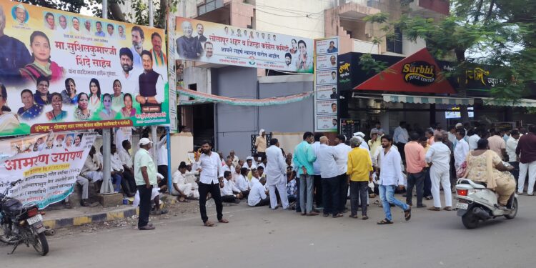 म्हेत्रेंच्या विरोधातील आंदोलनाने काँग्रेसला टेन्शन ; शेतकऱ्यांनी साधला करेक्ट टायमिंग