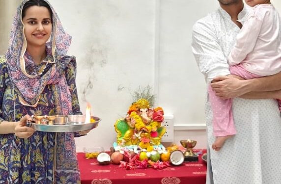 जिल्हाधिकारी कुमार आशीर्वाद यांच्या निवासस्थानी बाप्पांचे उत्साही आगमन