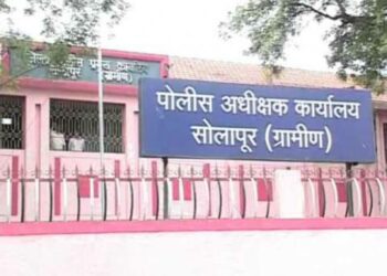 चाकूचा धाक दाखवून नराधमाने केला विवाहितेवर अत्याचार ; वाईट फोटो पाठवले नवऱ्याला ; अक्कलकोट तालुक्यातील चपळगाव इथली घटना