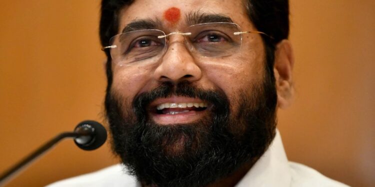 सोलापुरातील पत्रकारांनी मानले मुख्यमंत्री एकनाथ शिंदे यांचे आभार ; प्रवक्त्या ज्योती वाघमारे यांचा सत्कार