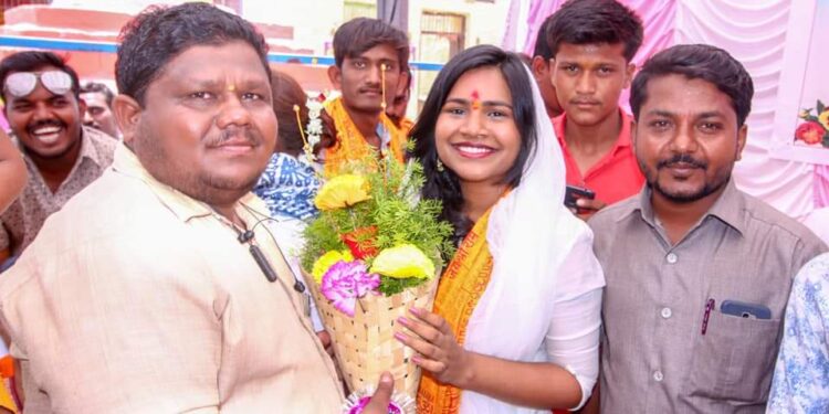 मोहोळ मधून रमेश कदम यांची कन्या सिद्धी कदम तुतारी घेणार हाती ; उमेदवारी जाहीर