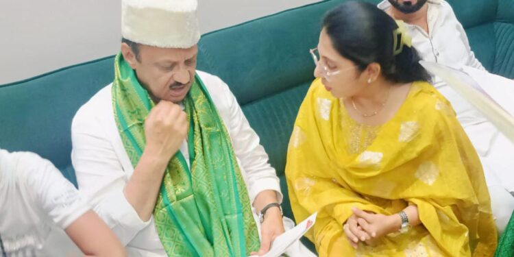 या मुस्लिम माजी नगरसेविकेने मागितली शहर मध्य मधून उमेदवारी ; अजितदादांनी दाखवली सकारात्मकता