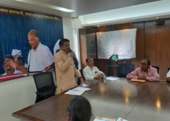 संतोष पवार यांना मार्ग सापडला ; दक्षिण साठी दिली मुलाखत ; शरद पवारांसमोर दमदार सादरीकरण