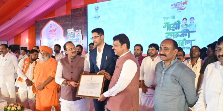 जिल्हाधिकारी कुमार आशीर्वाद यांचा उत्कृष्ट नियोजनाबद्दल सत्कार ; अजित दादा असं काय बोलले उपस्थित सर्वांमध्ये हशा पिकला