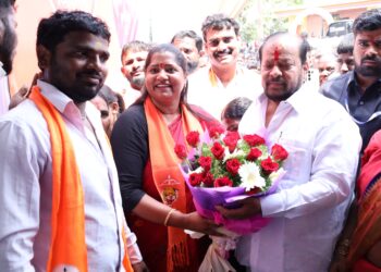 शिवसेना प्रवक्त्या ज्योती वाघमारे यांच्या संपर्क कार्यालयाचे थाटात उद्घाटन ; सांगोल्याच्या बापूंनी वाढवली शान