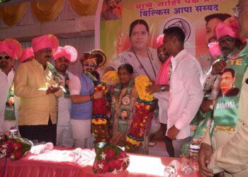 सोलापुरात भाजपच्या महिला आघाडीला धक्का ; शेकडो महिलांचा एमआयएम पक्षात प्रवेश