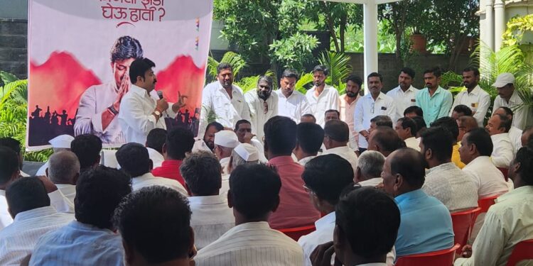 “अजित दादाला सोडा” उमेश पाटलांच्या बैठकीत कार्यकर्त्यांनी अंगावर ओतून घेतलं पेट्रोल ; “उमेश दादा तुतारीत चला अशी आर्त हाक