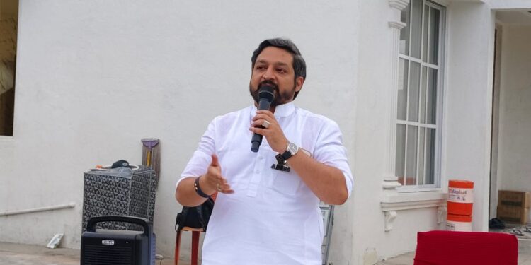 सोलापुरात एमआयएम या चार विधानसभा लढवणार ; फारूक शाब्दी देणार टेन्शन