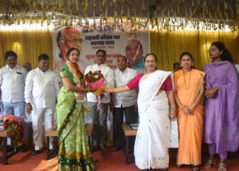 सोलापूरच्या लता ढेरे दादांच्या राष्ट्रवादीतून साहेबांच्या राष्ट्रवादीत परतल्या