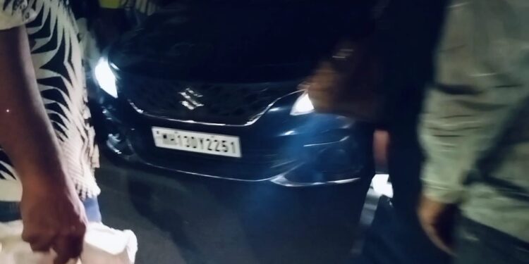 सोलापुरात जिल्हाधिकाऱ्यांच्या निवासस्थानासमोर कार पलटी होऊन अपघात ; महिला डॉक्टर वाचल्या