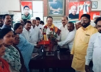 काँग्रेस जिल्हाध्यक्ष धवलसिंह मोहिते पाटील यांचे जंगी स्वागत ; 29 ऑक्टोबर पर्यंत थांबा, गडबड करू नका