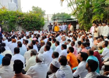 “करू किंवा मरू पण, दिलीप मानेंना आमदार करू” ; मानेंच्या बंगल्या समोर हजारों कार्यकर्त्यांसाठी ठिय्या