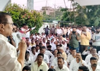 दिलीप माने यांचा एल्गार ; 29 तारखेला उमेदवारी भरणार ; एक दक्षिण नाही तर जिल्ह्यात अकरा ठिकाणी उमेदवार उभे करणार