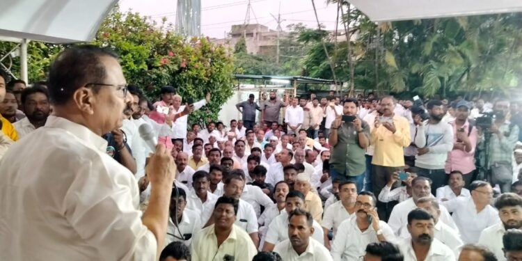 दिलीप माने यांचा एल्गार ; 29 तारखेला उमेदवारी भरणार ; एक दक्षिण नाही तर जिल्ह्यात अकरा ठिकाणी उमेदवार उभे करणार