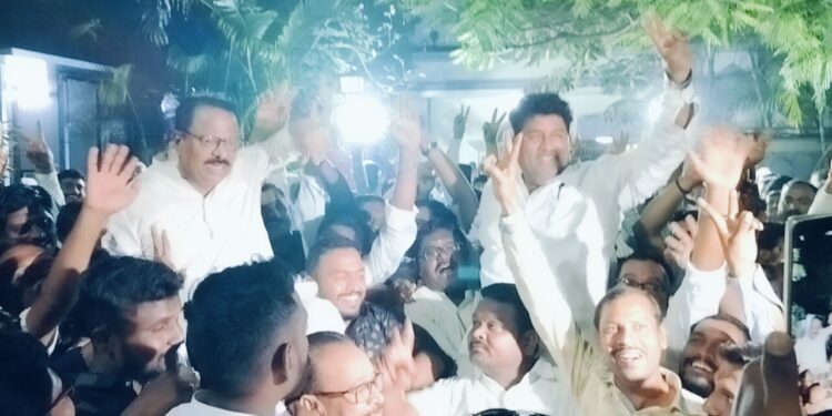 मोठी ब्रेकिंग ! दक्षिण सोलापूरची जागा काँग्रेसला सुटली ; दिलीप माने यांच्या निवास समोर जल्लोष