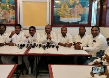 ब्रेकींग : काँग्रेसच्या मोची समाजातील 28 पदाधिकाऱ्यांचे सामूहिक राजीनामे ; शहर मध्य मधून उमेदवारी द्या अन्यथा….