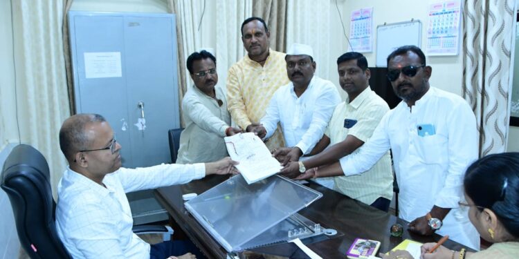 लिंगायत युवा नेता गुरू मोकाशी अपक्ष उत्तरच्या मैदानात ; कसब्यातून मालकांना धक्का