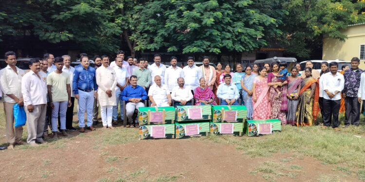 सोलापूरच्या केतन वोरा मित्र परिवाराने केली ३ हजार २२० गरजूंची दिवाळी गोड ; राम रेड्डी यांनी केले कौतुक