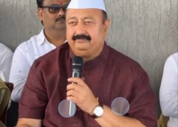 सोलापूरच्या दीपक आबांनी घातली ‘टोपी’ ; जिल्हाध्यक्षपदाचा राजीनामा देत अजित पवारांची साथ सोडली