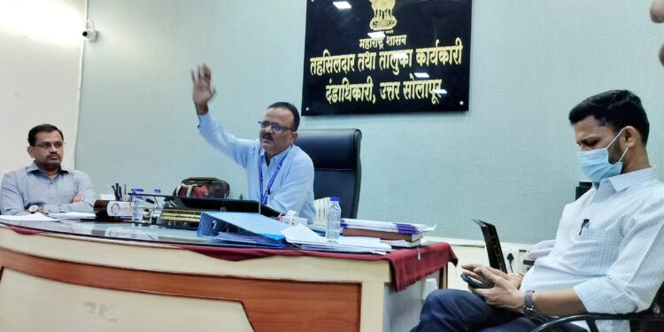 सोलापूर ‘शहर मध्य’ साठी प्रशासकीय यंत्रणा सज्ज ; उमेदवारांवर दाखल गुन्ह्यांचे तीन वेळा प्रसिध्दीकरण बंधनकारक अन्यथा कारवाई