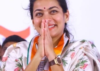 खासदार प्रणिती शिंदे मध्यच्या मैदानात सक्रिय ; काँग्रेसच्या चेतन नरोटे यांनी प्रचारात ग्रीप घेतली ! थेट या नंबरवर