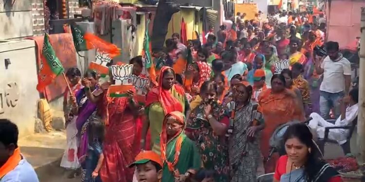 आमदार विजयकुमार देशमुख यांच्या पदयात्रेस उस्फुर्त प्रतिसाद