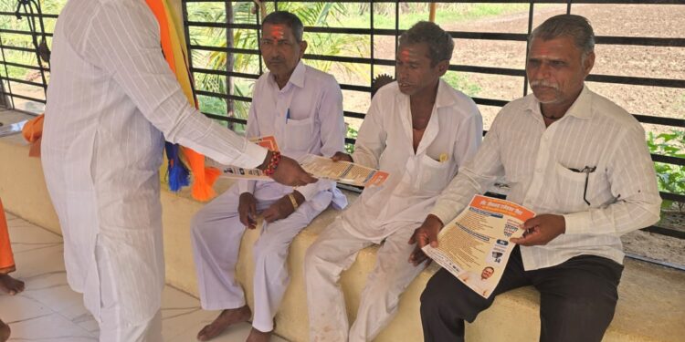 अपक्ष सोमनाथ वैद्य यांचा वन-टू-वन प्रचार ; दक्षिणच्या जनतेने केले स्वागत