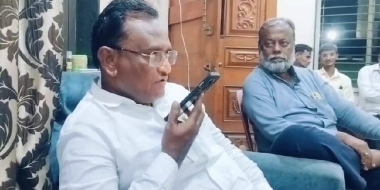 “इस ‘बाबा’ की तो बात ही अलग है” ! प्रचाराच्या धामधुमीत सुद्धा कर्तव्य आणि जबाबदारीची जाणीव ; पहा व्हिडिओ 